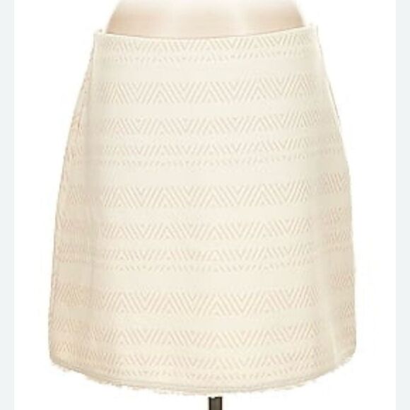 LOFT Cream Zigzag Textured Jacquard Frayed Hem Mini Pencil Skirt - Picture 2 of 10